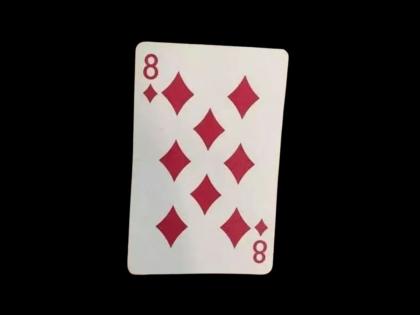 Optical illusion : Can you find the third 8 on the playing card | Optical illusion : तुमची नजर तीक्ष्ण असेल तर शोधून दाखवा यातील तिसरा '8' नंबर...