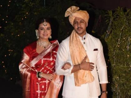 Finally, Diya Mirza got stuck for the second time in her wedding bed. A photo with her husband Vaibhav Rekhi came in front | अखेर दीया मिर्झा दुसऱ्यांदा अडकली लग्नबेडीत, नवरा वैभव रेखीसोबतचा फोटो आला समोर