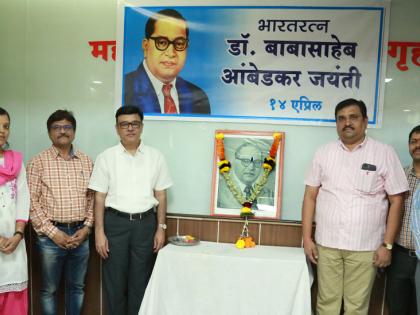 Kolhapurat Bharat Ratna Dr. Greetings to Babasaheb Ambedkar | कोल्हापूरात भारतरत्न डॉ. बाबासाहेब आंबेडकर यांना अभिवादन