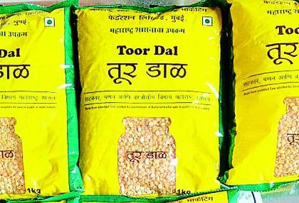 The huge loot in the sale of tur dal remains suspended | तूर डाळ विक्रीत प्रचंड लूट शासनादेशाला तिलांजली