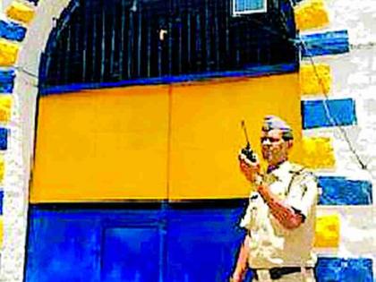 Emergency parole for 96 prisoners in Amravati | अमरावतीत ९६ कैद्यांना इमर्जन्सी पॅरोल Emergency parole for 96 prisoners in Amravati | अमरावतीत ९६ कैद्यांना इमर्जन्सी पॅरोल