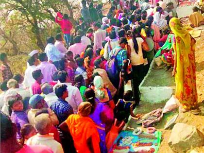 On Sunday, four lakh devotees attended Daryam Buwa Darshan | रविवारी चार लाख भक्तांनी घेतले बहिरम बुवाचे दर्शन