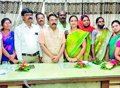 In Bhandara Municipality, there are three BJP chairpersons and one each from Congress and NCP | भंडारा पालिकेत भाजपचे तीन तर काँग्रेस, राष्ट्रवादीचा प्रत्येकी एक सभापती In Bhandara Municipality, there are three BJP chairpersons and one each from Congress and NCP | भंडारा पालिकेत भाजपचे तीन तर काँग्रेस, राष्ट्रवादीचा प्रत्येकी एक सभापती