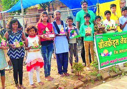 विद्यार्थ्यांनी घेतले पर्यावरण स्नेही गणेशमूर्ती बनविण्याचे धडे