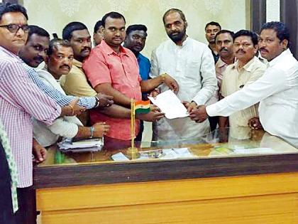 Union ministers of security guards | सुरक्षा रक्षकांचे केंद्रीय मंत्र्यांना साकडे Union ministers of security guards | सुरक्षा रक्षकांचे केंद्रीय मंत्र्यांना साकडे