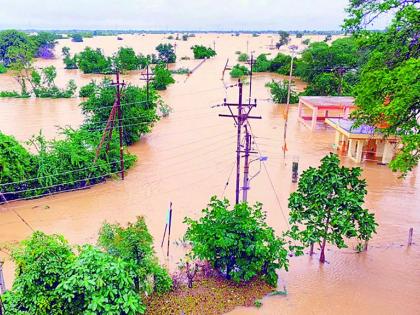 Chandrapur district under flood; Wardha, Wainganga and Panganga Kopli, migration of many | चंद्रपूर जिल्ह्याला पूराचा वेढा; वर्धा, वैनगंगा व पैनगंगा कोपली, अनेकांचे स्थलांतर