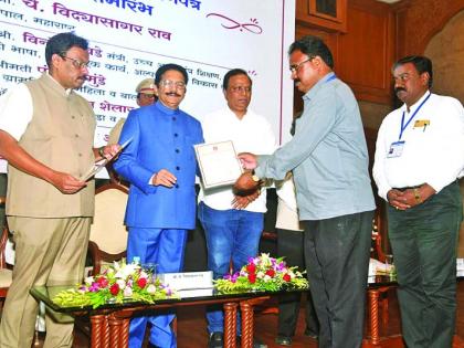 Certificate from the Governor of the Heads of Four International Schools in Akola |  चार आंतरराष्ट्रीय शाळांच्या मुख्याध्यापकांना राज्यपालांकडून प्रमाणपत्र!