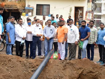Launch of pipeline to Moghlai | मोगलाईत पाईप लाईन टाकण्याचा शुभारंभ Launch of pipeline to Moghlai | मोगलाईत पाईप लाईन टाकण्याचा शुभारंभ