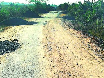 Slab on smooth roads | गुळगुळीत रस्त्यांवरच डांबराचा थर