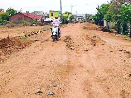 Concrete road works stalled due to lack of sand | रेतीअभावी रखडली काँक्रीट रस्त्यांची कामे