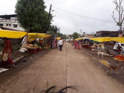 Weekly market closed at Gonde Dumala | गोंदे दुमाला येथील आठवडे बाजार बंद