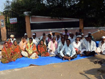 Farmers' Strike Movement | शेतक-यांचे धरणे आंदोलन