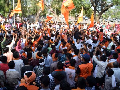  Chhatrapati Sambhaji Raje praised by the procession | छत्रपती संभाजी राजांना मिरवणुकीने वंदन