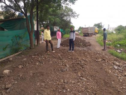 Road repair work in industrial area started | औद्योगिक क्षेत्रातील रस्ते दुरुस्तीचे काम सुरु