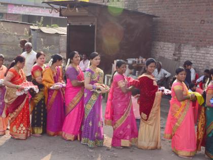 Makar sankrant celebreted | तीळगूळ घ्या.. गोड गोड बोला...