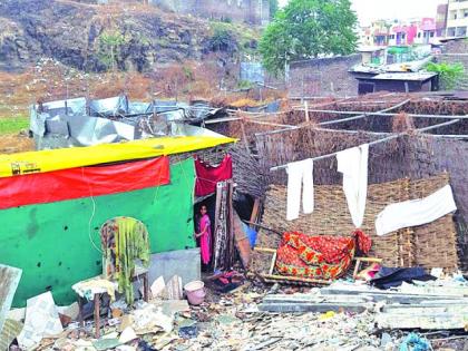 Use of permanent houses in slums for illegal business! | झोपडपट्टीतील पक्क्या घरांचा अवैध व्यवसायासाठी वापर!