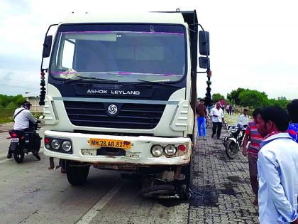 One man killed in tipper accident | टिप्परच्या धडकेत दुचाकीस्वार ठार