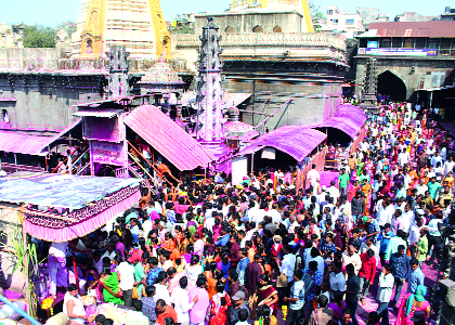 Lotta Bhaktisagar on Jyotiba mountain | जोतिबा डोंगरावर लोटला भक्तिसागर