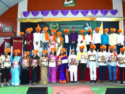 Distribution of Kasmade Bhushan Awards in Malegaon | मालेगावी कसमादे भूषण पुरस्कारांचे वितरण