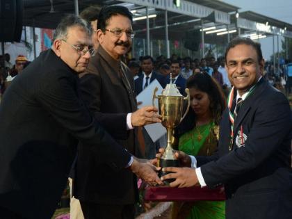  Special Inspector General of Police, Bharambe hit the gold medal in the shootout | विशेष पोलीस महानिरीक्षक भारंबे यांनी नेमबाजीत मारला सुवर्ण चौकार