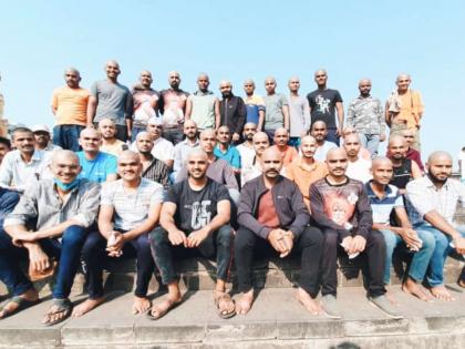 Activists shave their heads on the occasion of Dharmaveer Sacrifice Mass! | धर्मवीर बलिदान मासनिमित्ताने कार्यकर्त्यांनी केले मुंडण !