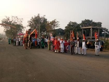  Roads in the Nayagaon Valley flooded the steps | पायी दिंड्यानी नायगाव खो-यातील रस्ते फुलले