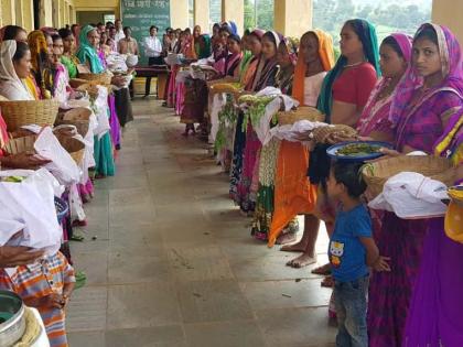 Filled Banabhaji Festival with crocodile | कुकडीपादरला भरला वनभाजी महोत्सव