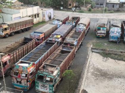 Crime against 13 persons in Navapur in sand transport case from Gujarat | गुजरातमधून वाळू वाहतूक प्रकरणी नवापुरात १३ जणांवर गुन्हा Crime against 13 persons in Navapur in sand transport case from Gujarat | गुजरातमधून वाळू वाहतूक प्रकरणी नवापुरात १३ जणांवर गुन्हा