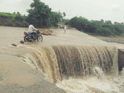Traffic in remote areas is dangerous | दुर्गम भागातील वाहतूक धोकेदायक Traffic in remote areas is dangerous | दुर्गम भागातील वाहतूक धोकेदायक