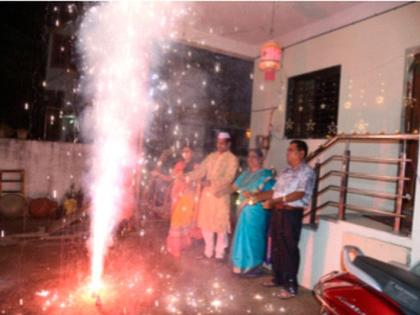 Diwali glow with fireworks | आतषबाजीसह दीपावलीचा झगमगाट