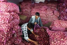 The slowdown in onion prices has dampened growers | कांदा दरातील मंदी दूर तेजीच्या वातावरणाने उत्पादक सुखावले