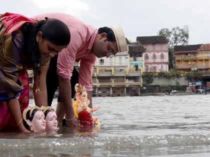 Farewell to Ganarayana with a devotional heart along with Gauri | गौरींबरोबरच गणरायाला भक्तिपूर्ण अंत:करणाने निरोप