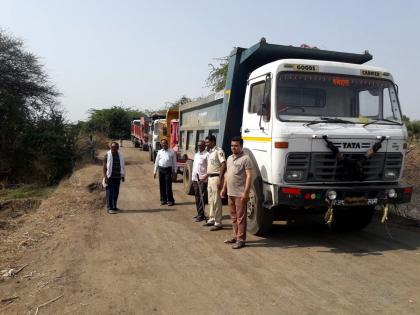 Parbhani: 14 trucks carrying illegal sand traffic! | परभणी : अवैध वाळू वाहतुकीचे चौदा ट्रक ताब्यात !