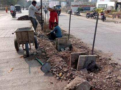 The most famous road in Parbhani: Road work by making the budget adjacent to the estimate | परभणीतील बहुचर्चित रस्ता:अंदाजपत्रकास बगल देऊन रस्त्याचे काम