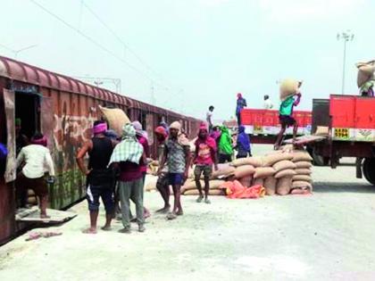 Now the railways will also transport cheap sheets and towels | Good News; आता रेल्वे करणार स्वस्तात चादर-टॉवेलचीही वाहतूक करणार