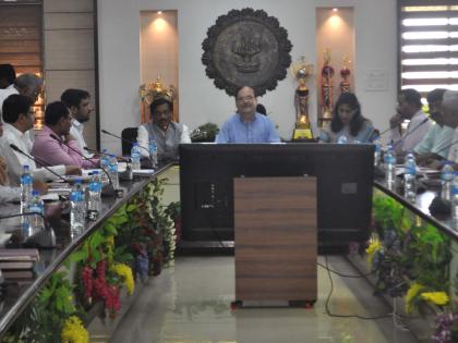 Ratnagiri: Reviewed by various government departments of various departments taken by the Chief Secretaries | रत्नागिरी : मुख्य सचिवांनी घेतला विविध विभागांच्या शासकीय कामकाजाचा आढावा