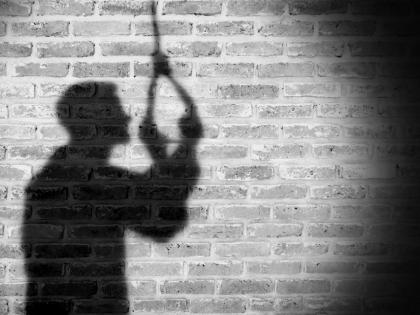 Lohoner commits suicide by strangling a farm laborer | लोहोणेरला शेतमजुराची गळफास घेऊन आत्महत्या