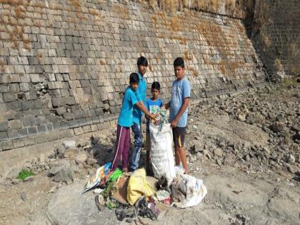 Trimbakeshwar cleanliness campaign for debris of Godavari river! | त्र्यंबकेश्वरला गोदावरी नदीतील कचऱ्यासाठी सफाई मोहीम !