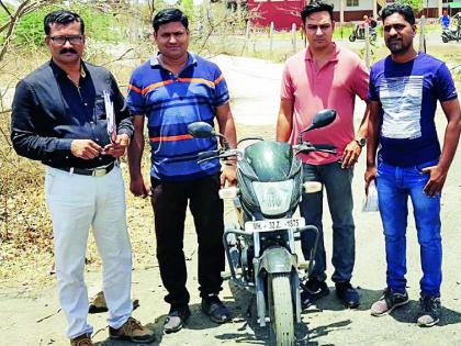 Minor bike racket police custody | अल्पवयीन दुचाकी चोरटे पोलिसांच्या ताब्यात