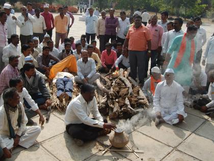 Farmers set up for water | पाण्यासाठी शेतकऱ्यांनी रचले सरण