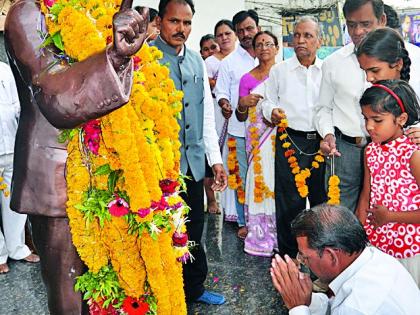 Crores of families, Bhima due to your birth! | उद्धरली कोटी कुळे, भीमा तुझ्या जन्मामुळे!