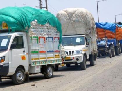 Hundreds of cotton vehicles line up outside cotton mills in Yavatmal district | यवतमाळ जिल्ह्यात खरेदी केंद्रांबाहेर कापसाची शेकडो वाहने रांगेत