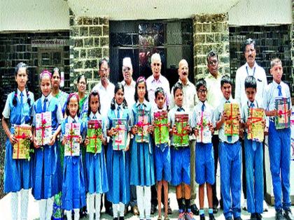  Textbook distribution in Kothari Kanya school | कोठारी कन्या शाळेत पाठ्यपुस्तक वाटप