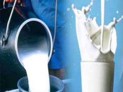 Corona Lockdown: Lockdown reduces milk demand by 20-30% farmers in crisis | Corona Lockdown: लाॅकडाऊनमुळे दुधाच्या मागणीत 20-30 टक्क्यांनी घट; दूध उत्पादक शेतकरी संकटात