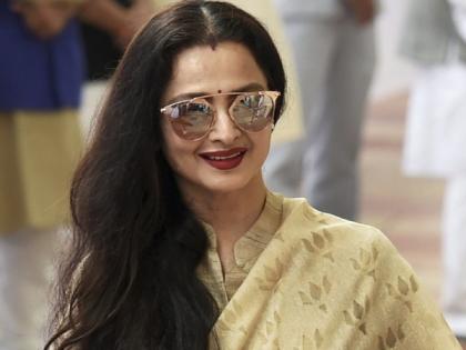 Actress Rekha not given permission to BMC to sanitize bungalow? | बंगला सॅनिटाइज करण्यासाठी बीएमसीला अभिनेत्री रेखा देत नाहीयेत परवानगी?, लवकरच करणारेत कोविड 19ची टेस्ट