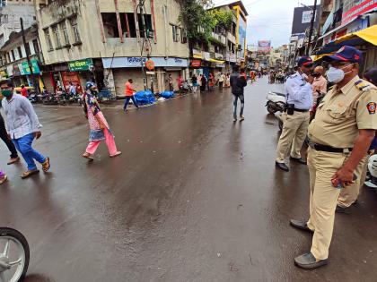 The Central Health Committee also closed half the shutters | केंद्रीय आरोग्य समितीमूळे अर्धे शटरही बंद