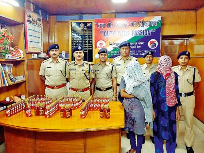 Two women arrested for smuggling alcohol | दारू तस्करी करणाºया दोन महिलांना अटक