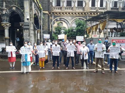 Demonstrations of temporary doctors in CPR, agitation by throwing away collective leave | अस्थायी डॉक्टरांची सीपीआरमध्ये निदर्शने, सामुहिक रजा टाकून आंदोलन