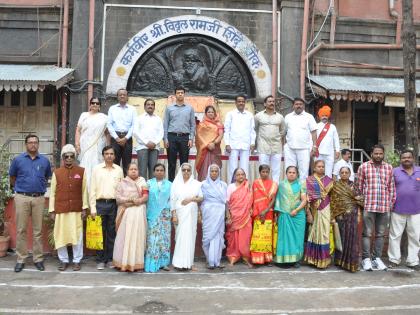 Flag hoisting during the 46th anniversary of Kolhapur Municipal Corporation | कोल्हापूर महापालिकेच्या ४६ व्या वर्धापनदिनानिमित्त ध्वजारोहण