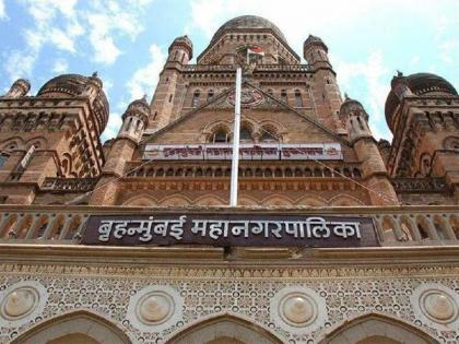 The attempt of suicide the young man's autobiography outside the office of Municipal Commissioner | महापालिका आयुक्तांच्या दालनाबाहेर तरुणाचा आत्मदहनाचा प्रयत्न 